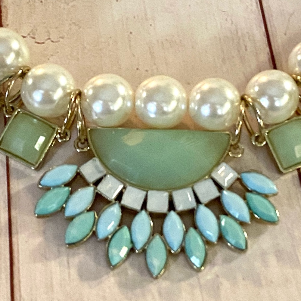 Faux Pearl Statement Necklace - Picture 5 of 6